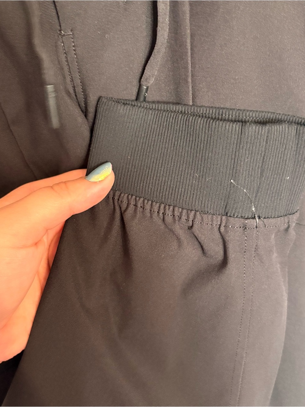 Lululemon Joggers Black Zipper back Pocket Drawstring Pockets Size Large - Picture 5 of 9